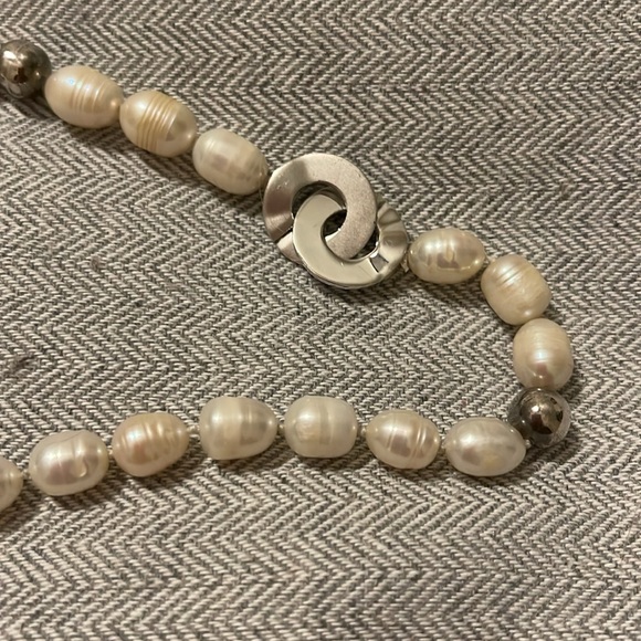 Jewelry - Peruvian Pearl Necklace with Sterling silver accents ⭐️